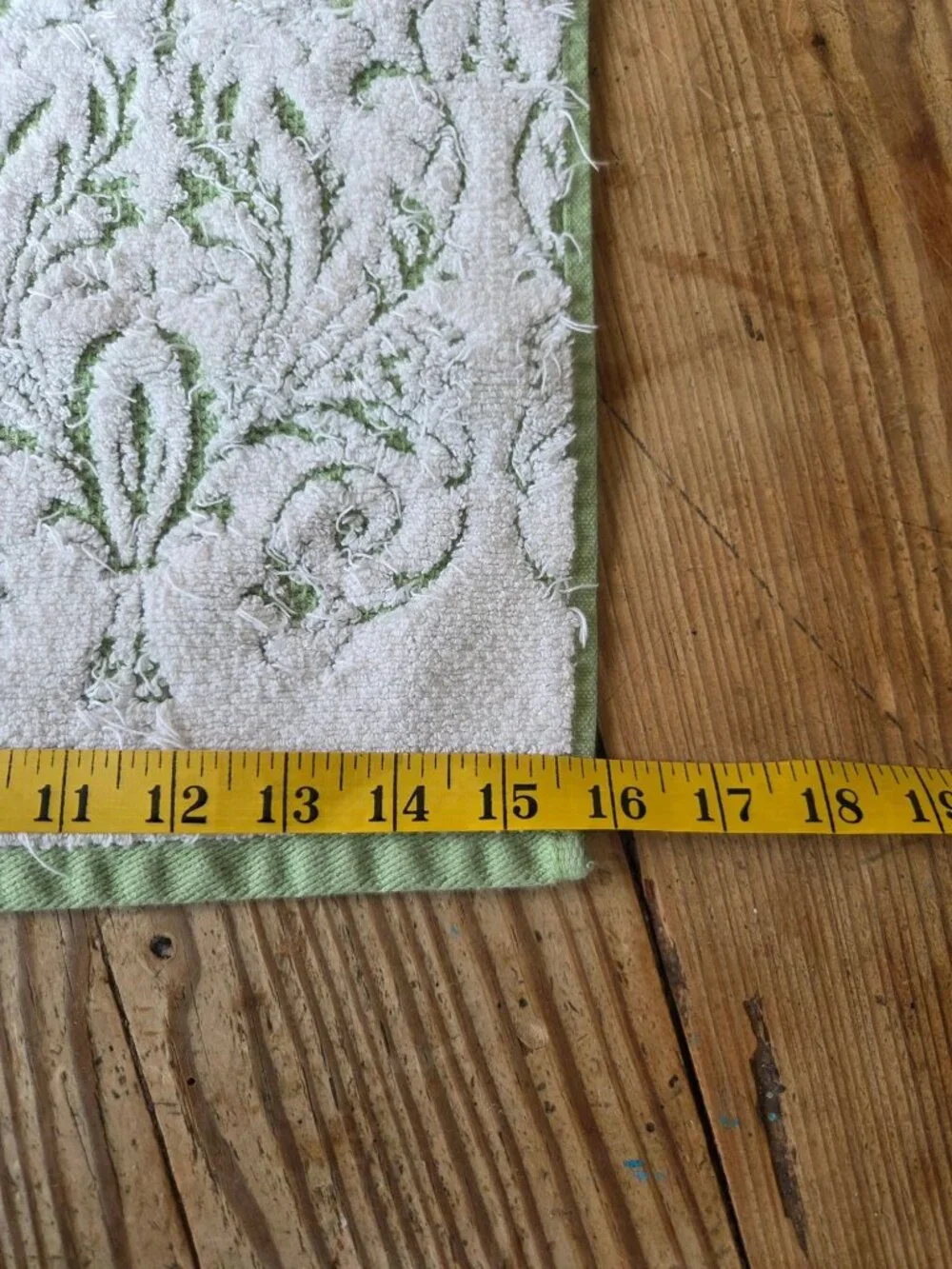 Parisian By Kassatex Cotton Matelassé Decorative Hand Towel Green White Baroque
